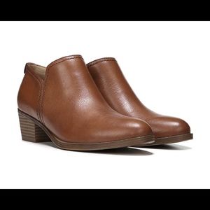 BRAND NEW: naturalizer zarie booties
